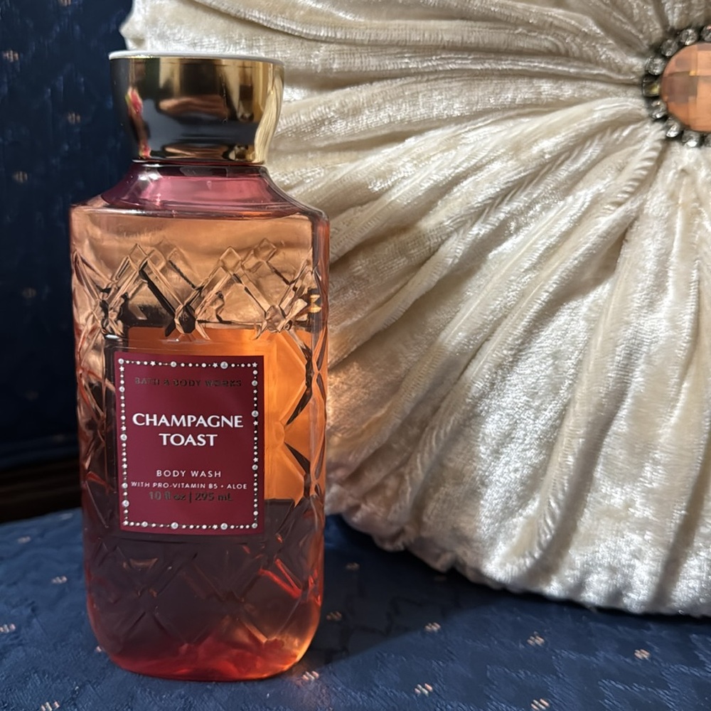 BATH & BODY WORKS SET. . . CHAMPAGNE TOAST SCENT - Picture 5 of 6